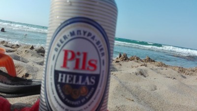 Pils Hellas am Strand.jpg
